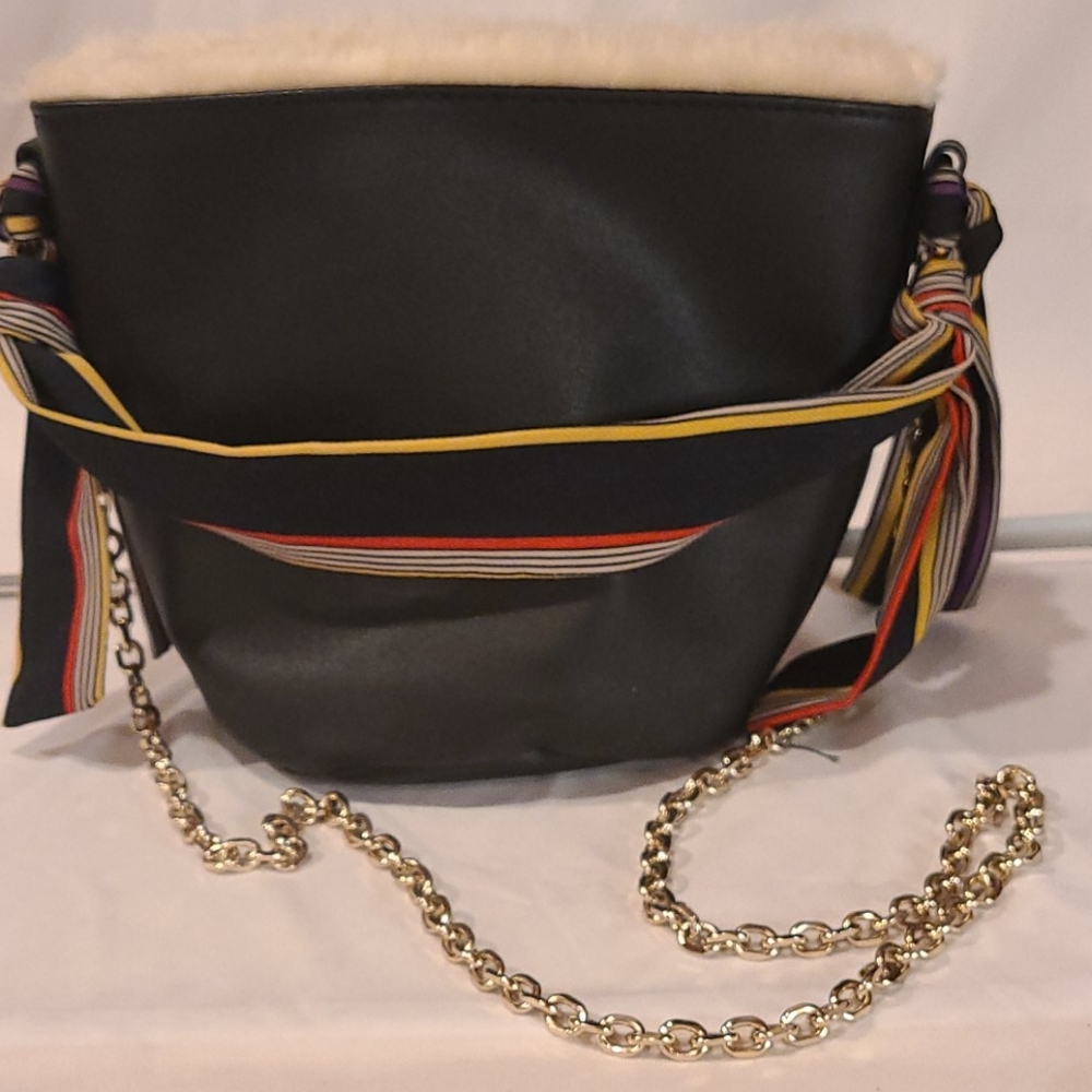 Zara Bucket Bag Black & Faux fur lined.
